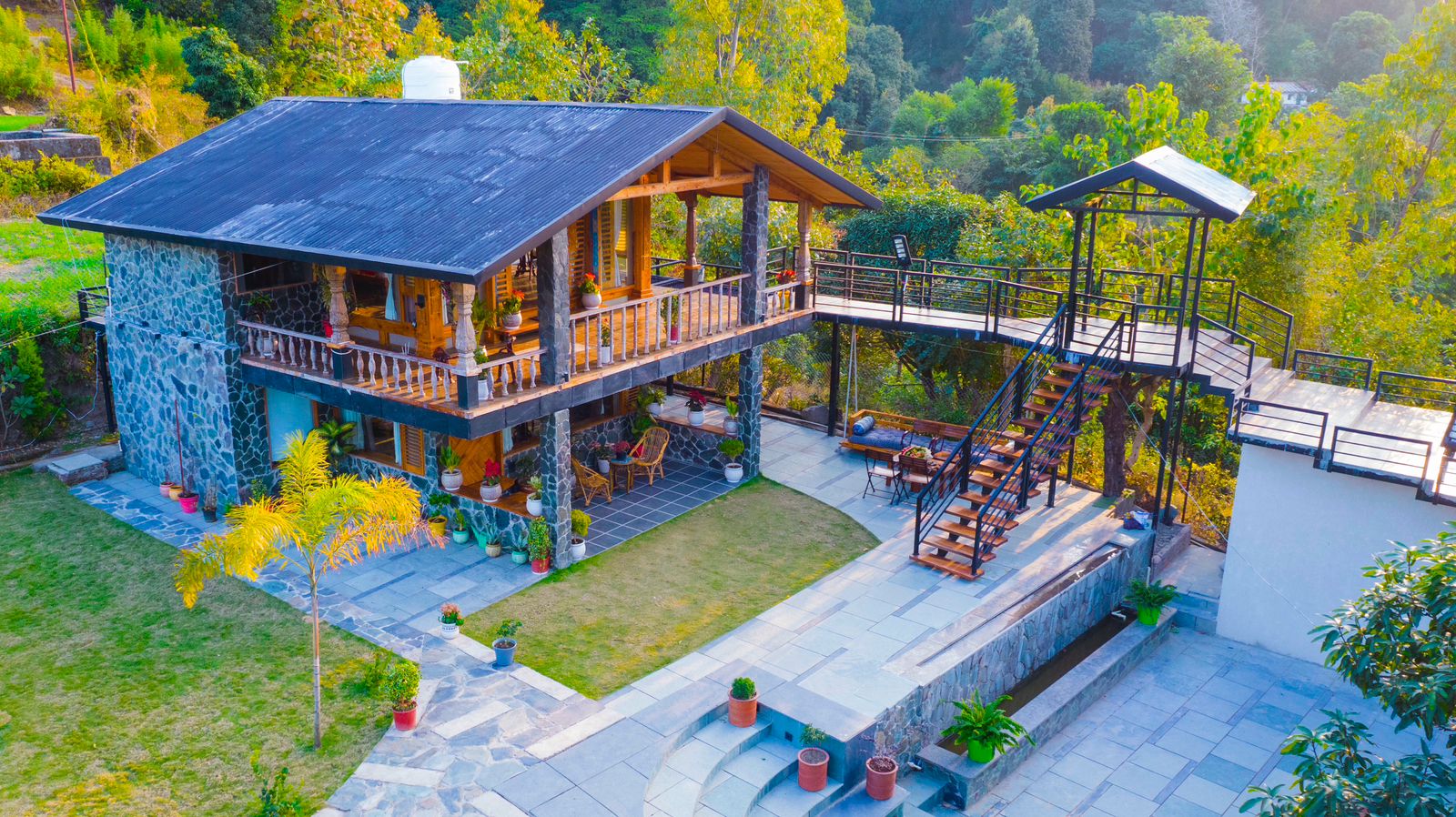 Dindyali Homestay & Cafe